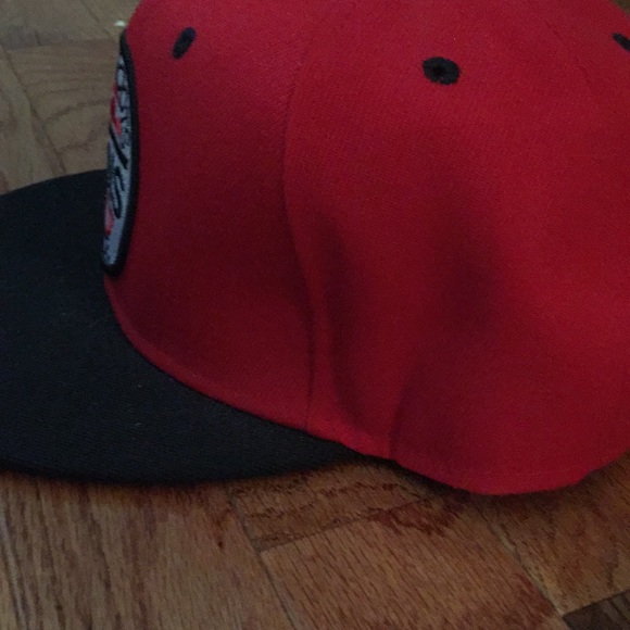 Vans red trucker hat - Picture 3 of 3